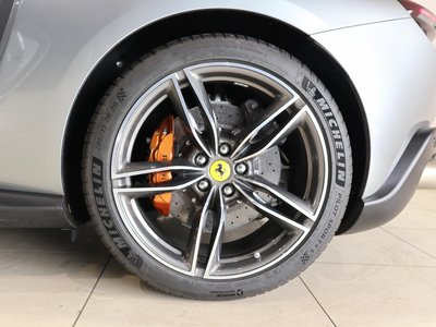 صورة 18 لـ 2021 Ferrari ROMA