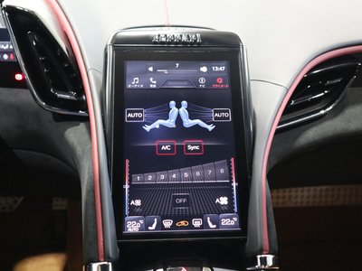 صورة 26 لـ 2021 Ferrari ROMA