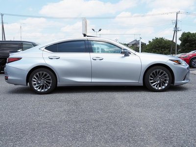 2023 Lexus ES photo 9