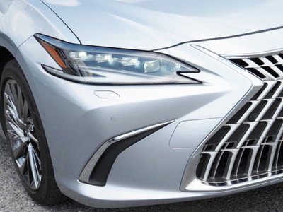2023 Lexus ES photo 12