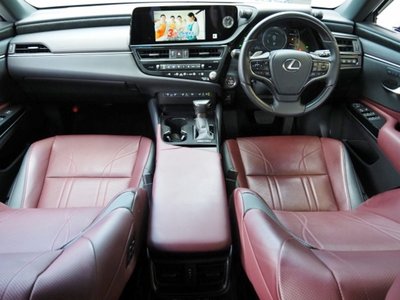 2023 Lexus ES thumbnail 19