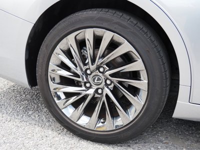 2023 Lexus ES photo 16