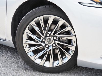 2023 Lexus ES photo 13