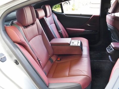 2023 Lexus ES thumbnail 26