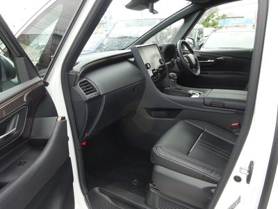 صورة 38 لـ 2025 Toyota ALPHARD