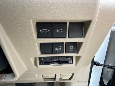 2023 Toyota LAND CRUISER 300 — фото 19