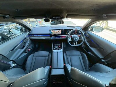 صورة مصغرة 13 لـ 2025 BMW M5