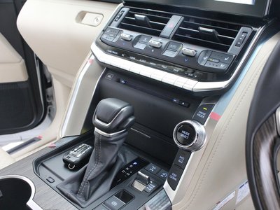 صورة 32 لـ 2025 Toyota LAND CRUISER 300