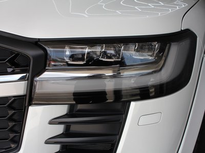 صورة 21 لـ 2025 Toyota LAND CRUISER 300