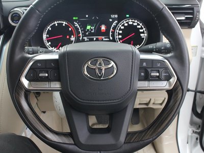 صورة 31 لـ 2025 Toyota LAND CRUISER 300