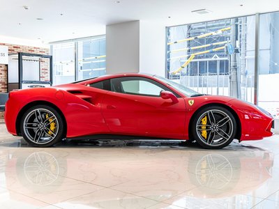 2017 Ferrari 488 GTB 照片 16