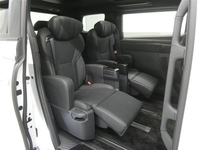 صورة 21 لـ 2025 Toyota ALPHARD