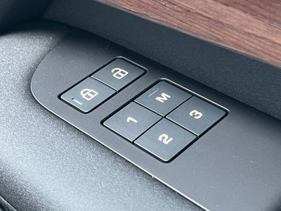 2025 LAND Rover DISCOVERY photo 13