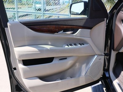 صورة مصغرة 9 لـ 2015 Cadillac ESCALADE