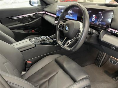 2025 BMW 5 SERIES TOURING thumbnail 24