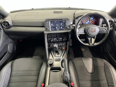 صورة 7 لـ 2017 Nissan GT-R