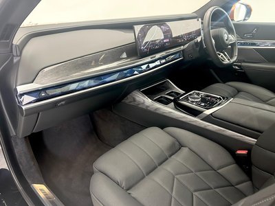 2024 BMW 7 SERIES photo 4
