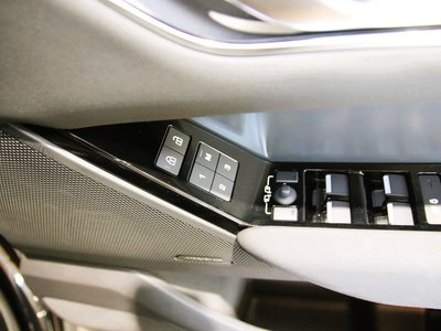 2025 LAND Rover RANGE ROVER VELAR thumbnail 17