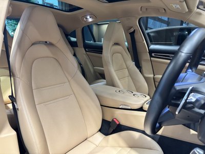 2022 Porsche PANAMERA photo 10
