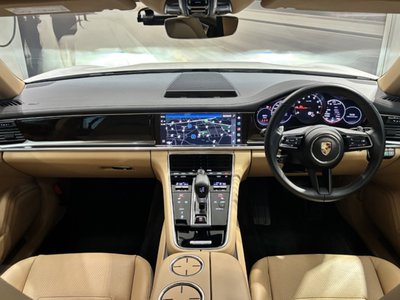 2022 Porsche PANAMERA photo 8