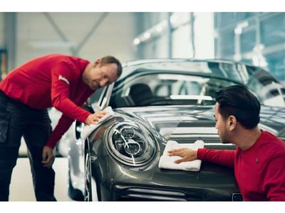 2022 Porsche PANAMERA thumbnail 22