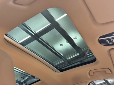 2022 Porsche PANAMERA photo 16
