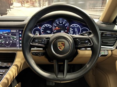 2022 Porsche PANAMERA photo 9