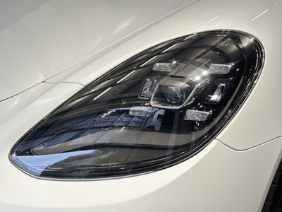 2022 Porsche PANAMERA photo 6