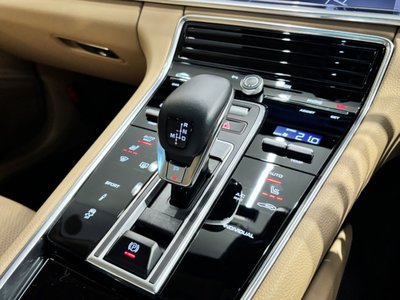 2022 Porsche PANAMERA photo 14