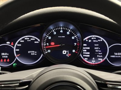 2022 Porsche PANAMERA photo 13