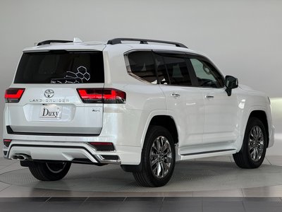 2026 Toyota LAND CRUISER 300 photo 9