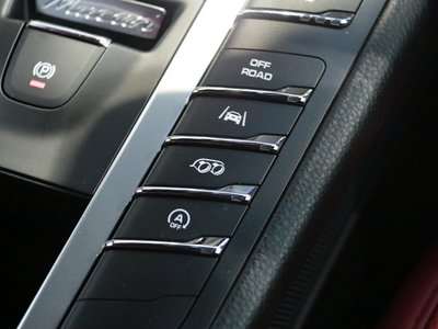 2018 Porsche MACAN thumbnail 33