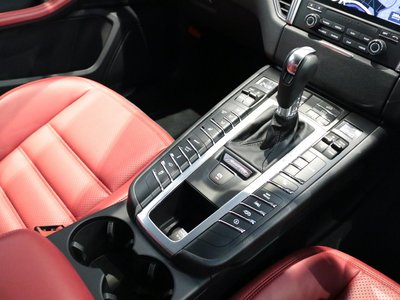 2018 Porsche MACAN thumbnail 30