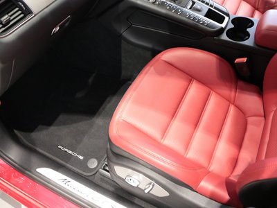 2018 Porsche MACAN photo 16
