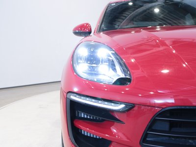 2018 Porsche MACAN thumbnail 40