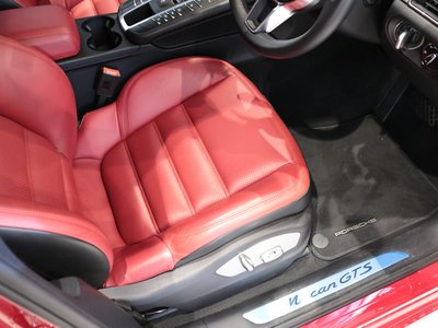 2018 Porsche MACAN photo 12