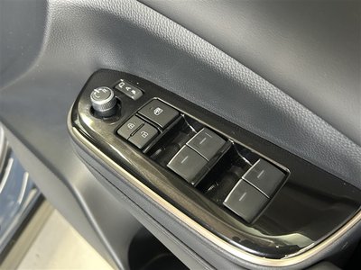 2025 Toyota CROWN ESTATE thumbnail 18
