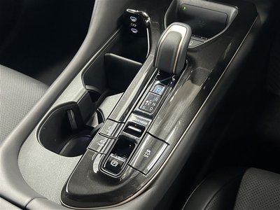 2025 Toyota CROWN ESTATE photo 14