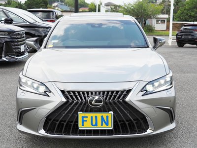 2025 Lexus ES photo 2