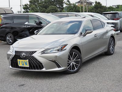 2025 Lexus ES photo 4