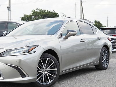 2025 Lexus ES photo 11