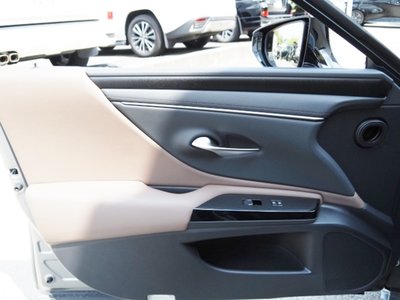 2025 Lexus ES thumbnail 56