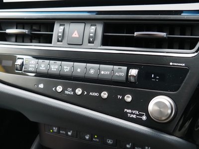 2025 Lexus ES thumbnail 42
