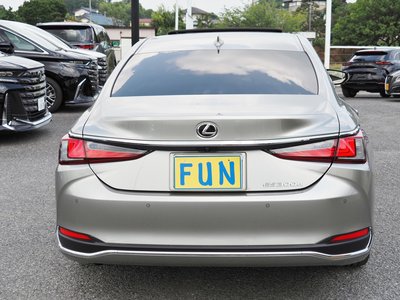 2025 Lexus ES photo 7