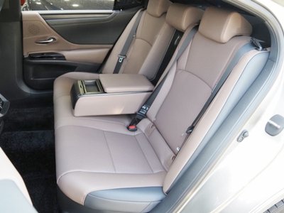 2025 Lexus ES thumbnail 27