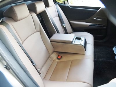 2025 Lexus ES thumbnail 26