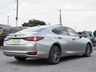 2025 Lexus ES photo 5