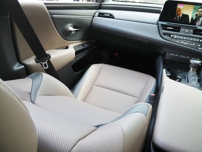 2025 Lexus ES thumbnail 58