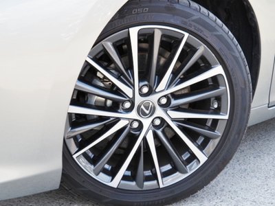 2025 Lexus ES photo 16