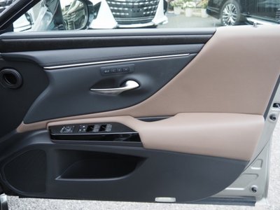 2025 Lexus ES thumbnail 57